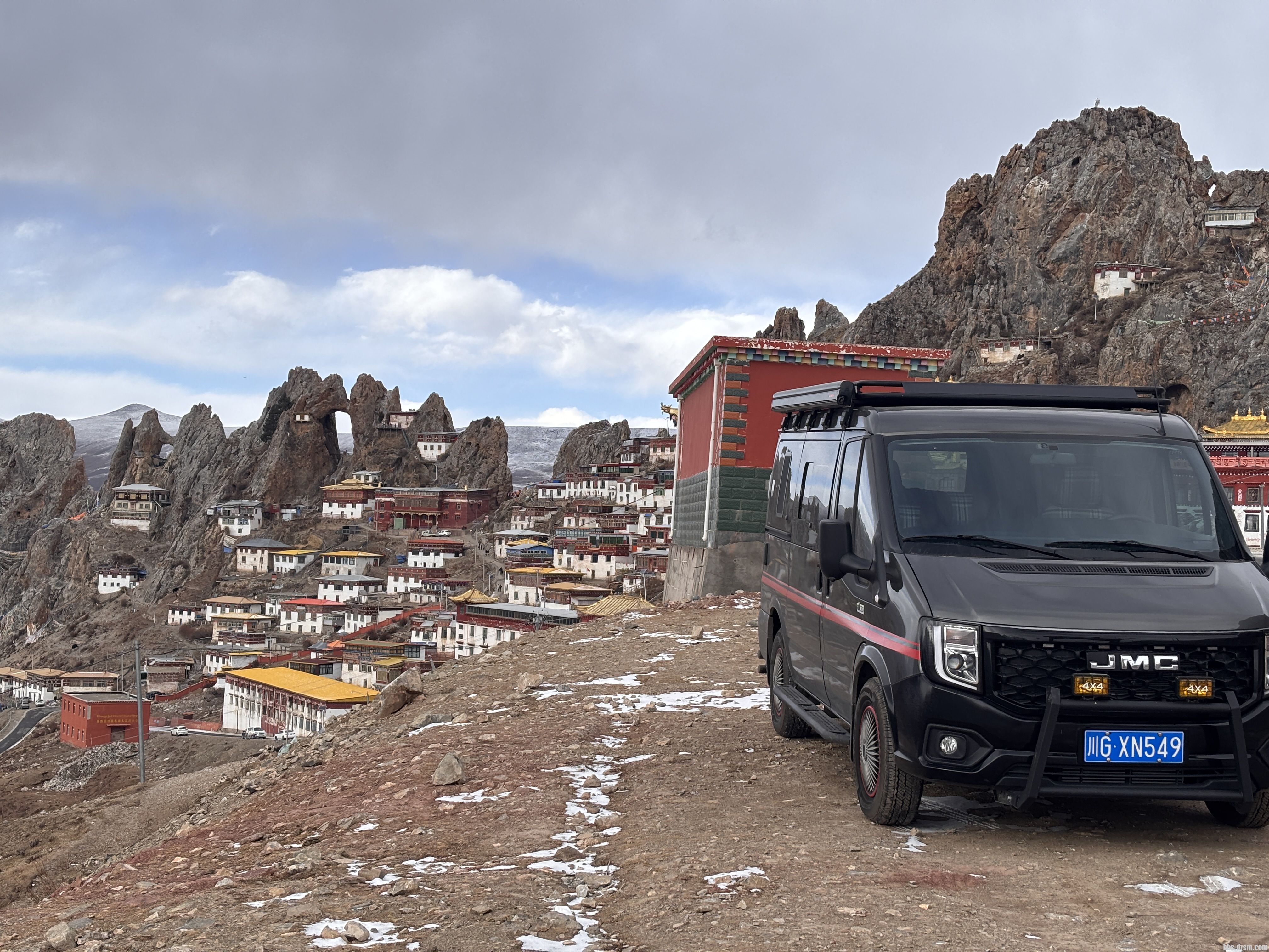 4��20��¶Ӫ���Լݴ���С��·��Լ��ƴ��